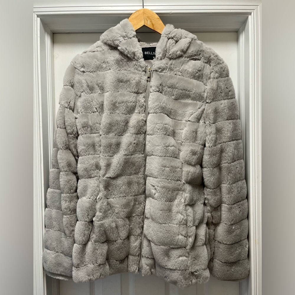 Bellivera Light Gray Faux Fur Hooded Coat, Size Medium EXCELLENT CONDITION